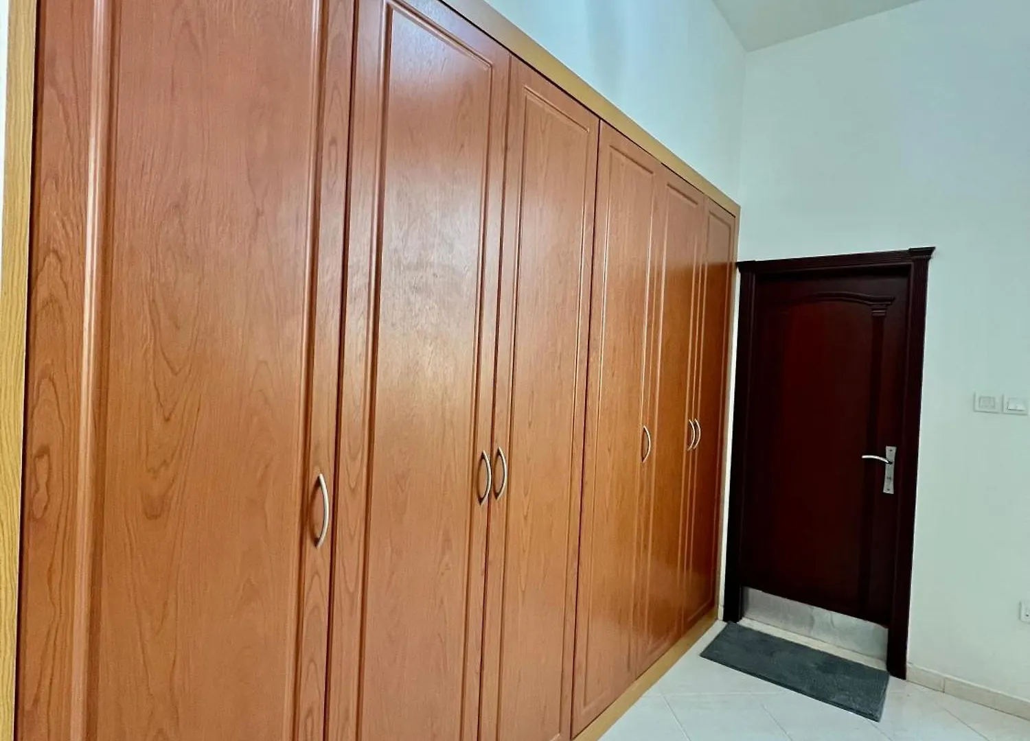 Robin House Dubai Mix Dormitory Apartament
