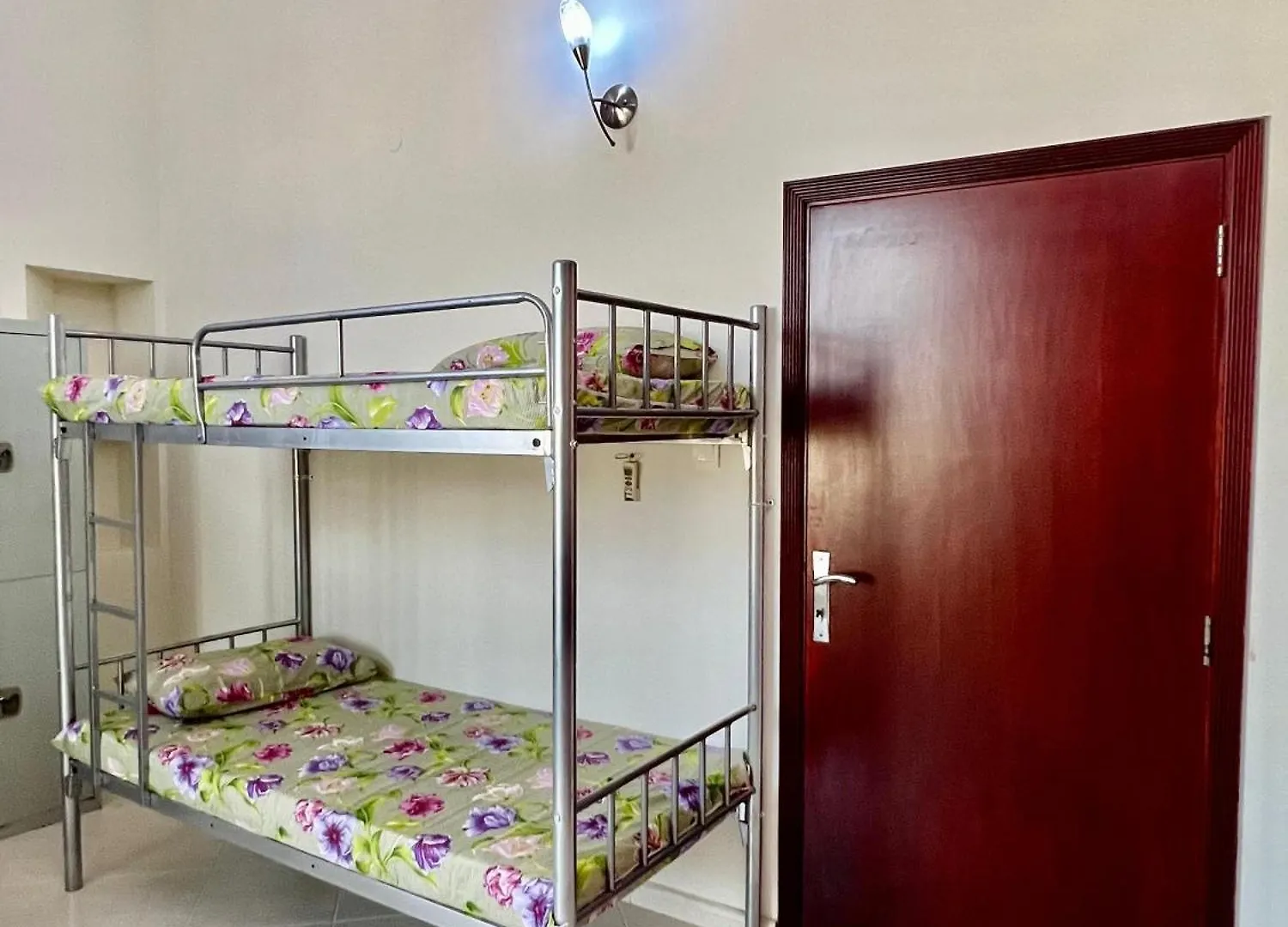 Robin House Dubai Mix Dormitory Apartament